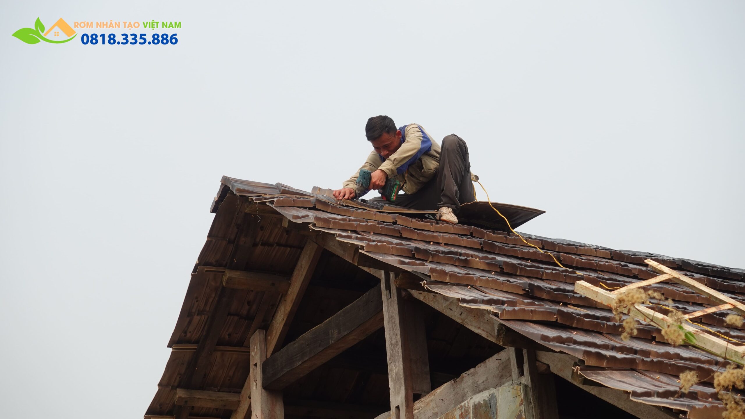 Tấm ngói giả gỗ pơ mu